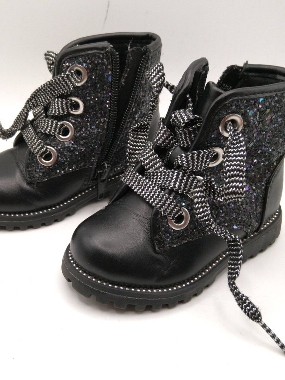 Olive & Edie Girls 5M Caitie Combat Boots Black Glitter Sparkle Zipper Lace Up